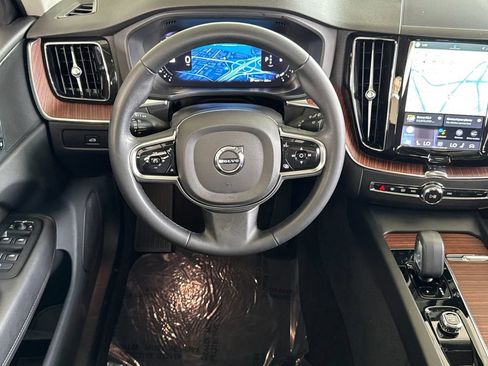 Certified 2023 Volvo XC60 B5 Plus AWD/4WD image 13