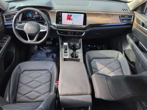 Used 2025 Volkswagen Atlas SE FWD image 25