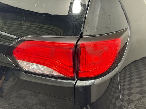 Used 2023 Chrysler Voyager LX image 34