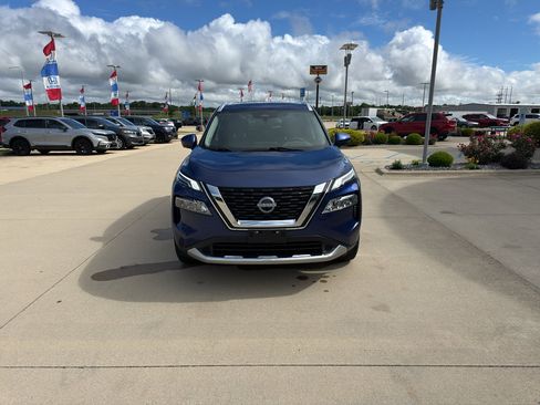 Used 2023 Nissan Rogue Platinum AWD/4WD image 2