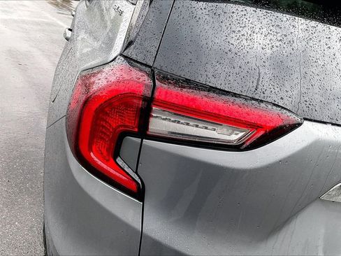 Used 2024 GMC Terrain SLE AWD/4WD image 30