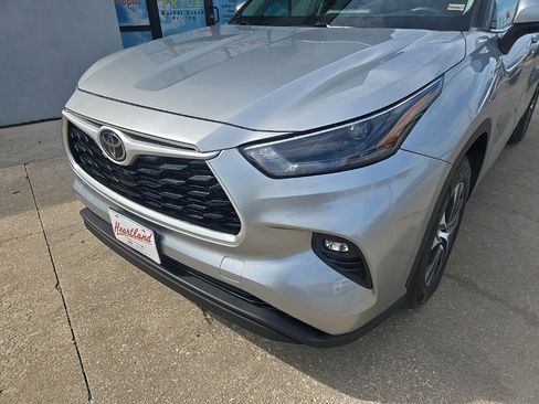 Used 2022 Toyota Highlander XLE image 23