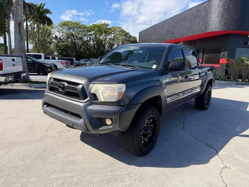 Used 2015 Toyota Tacoma PreRunner w/ Convenience Package image 2