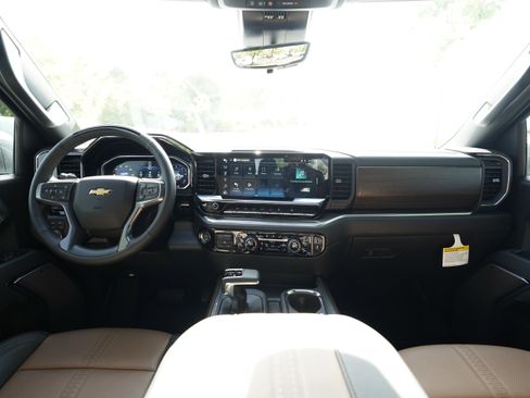 New 2026 Chevrolet Silverado 1500 High Country w/ High Country Premium Package AWD/4WD image 15