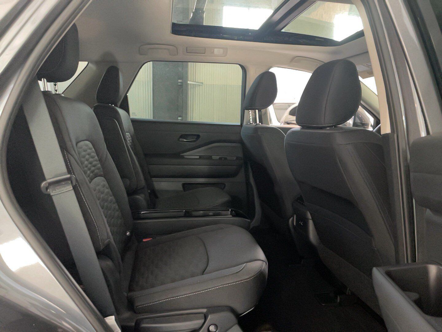 Used 2025 Nissan Pathfinder SV w/ SV Premium Package AWD/4WD image 19