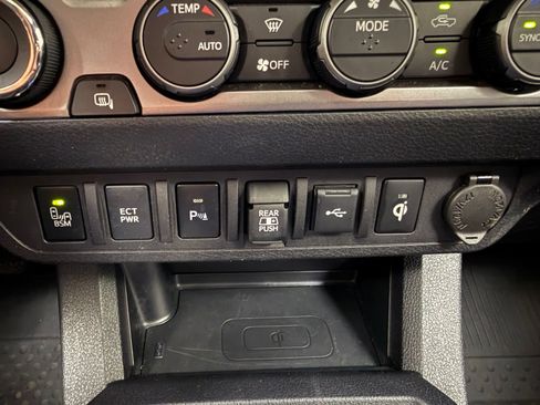 Used 2023 Toyota Tacoma Limited AWD/4WD image 28