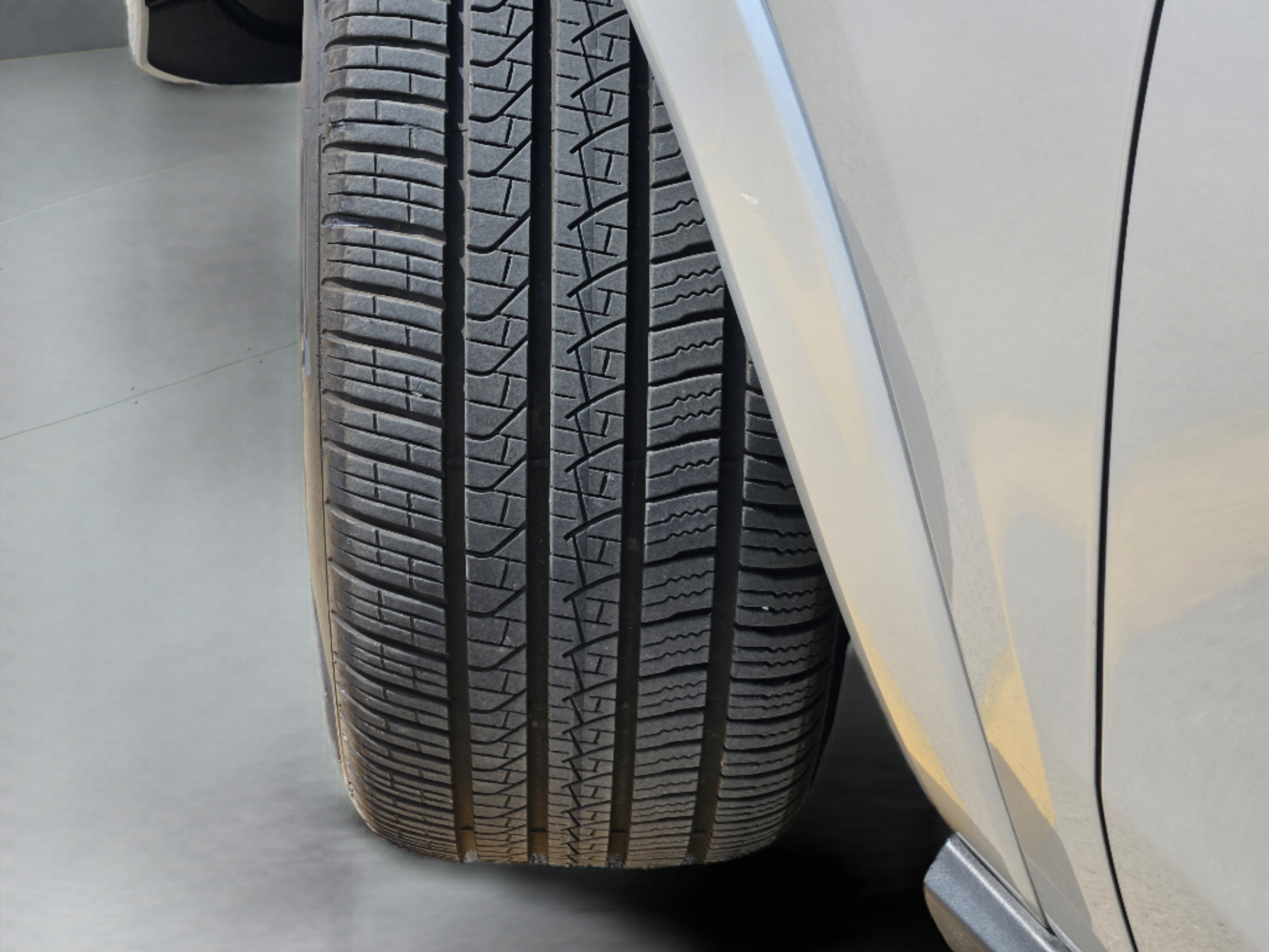 Used 2026 Mercedes-Benz GLS 450 4MATIC w/ AMG Line Exterior image 32