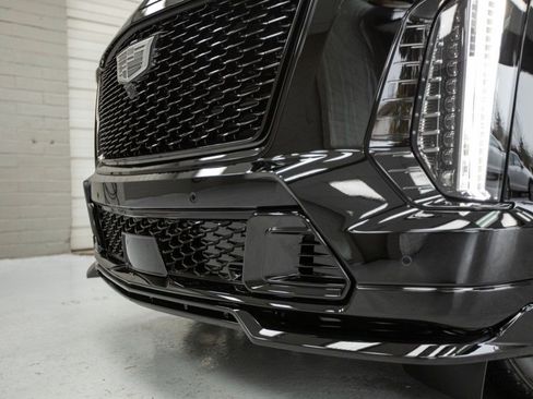 Used 2025 Cadillac Escalade V image 18