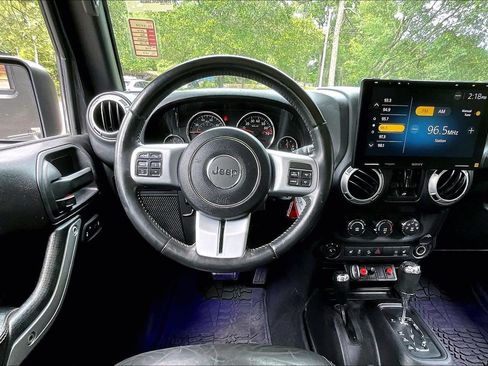 Used 2016 Jeep Wrangler Unlimited Rubicon AWD/4WD image 8