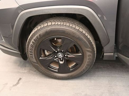 Used 2019 Toyota RAV4 XLE image 18