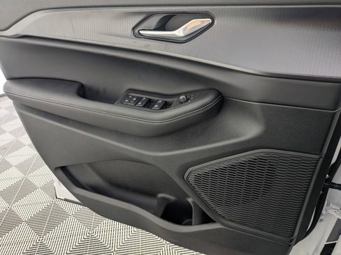 New 2025 Jeep Grand Cherokee Altitude image 18