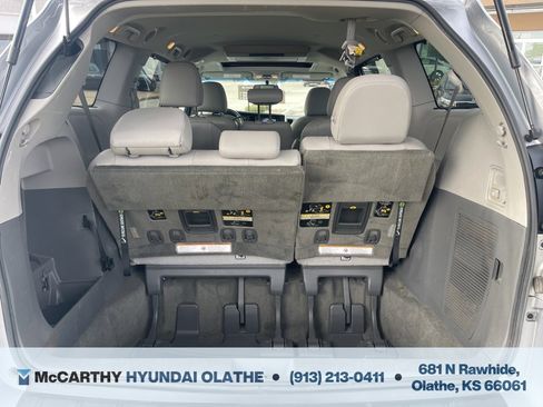 Used 2017 Toyota Sienna XLE image 22