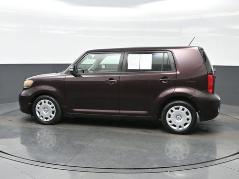 Used 2009 Scion xB image 3