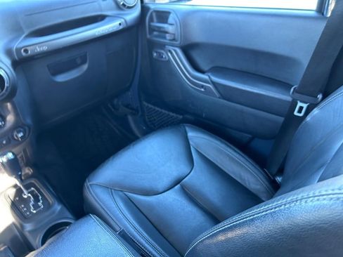 Used 2018 Jeep Wrangler Unlimited Sahara image 17