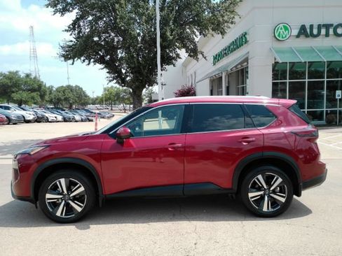 Used 2024 Nissan Rogue SL w/ SL Premium Package FWD image 13