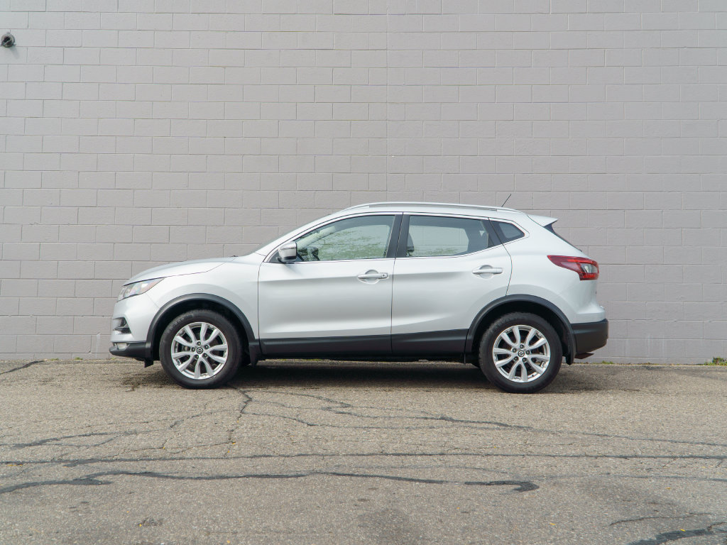 Used 2020 Nissan Rogue Sport SV w/ All-Weather Package AWD/4WD image 2