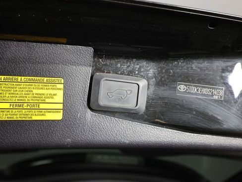 Used 2013 Toyota Highlander Limited image 19