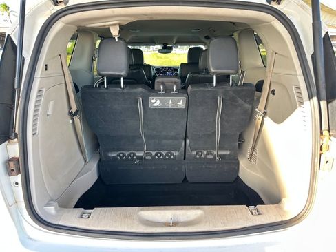 Used 2021 Chrysler Pacifica Touring-L FWD image 21