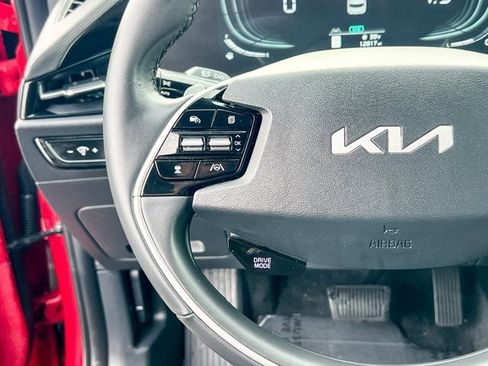 Used 2024 Kia Niro EX image 23