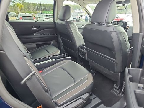 Used 2023 Nissan Pathfinder SL w/ SL Premium Package image 14