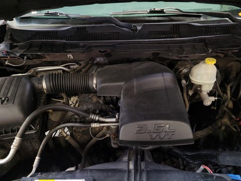 Used 2015 RAM 1500 Express RWD image 30