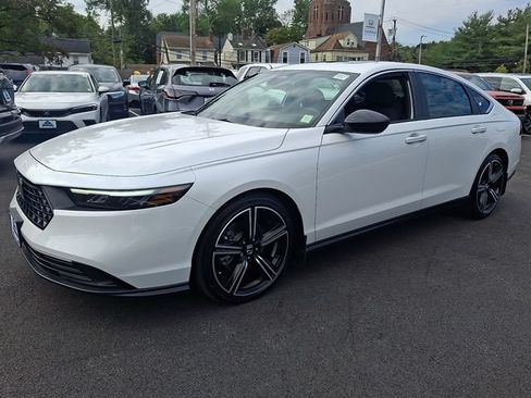Used 2025 Honda Accord Sport image 3