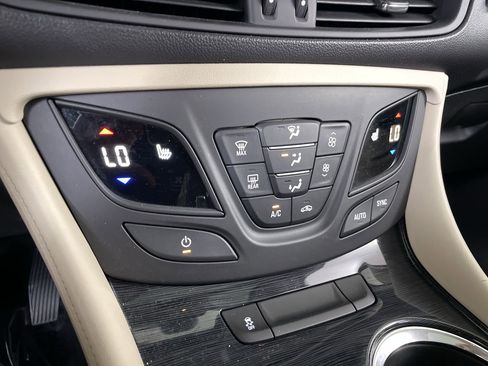 Used 2018 Buick Envision Essence AWD/4WD image 17