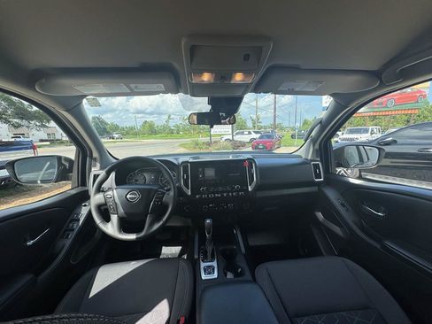 Used 2026 Nissan Frontier SV w/ All-Weather Content Package AWD/4WD image 11