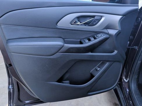 Used 2023 Chevrolet Traverse LT FWD image 12
