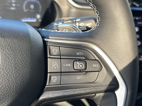 Used 2023 Jeep Grand Cherokee Altitude image 22