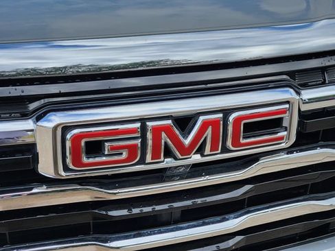 Used 2025 GMC Terrain Elevation w/ Technology Package II AWD/4WD image 12