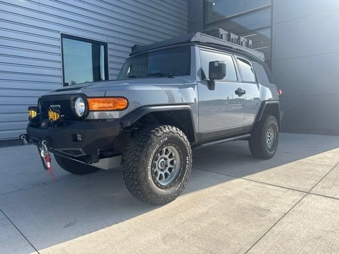 Used 2014 Toyota FJ Cruiser 4WD w/ Upgrade Package image 8