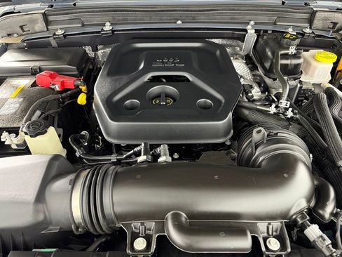 Used 2025 Jeep Wrangler Unlimited Sport S 4xe AWD/4WD image 33