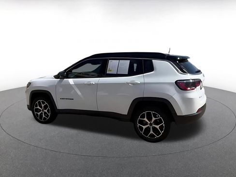 Used 2025 Jeep Compass Limited AWD/4WD image 10
