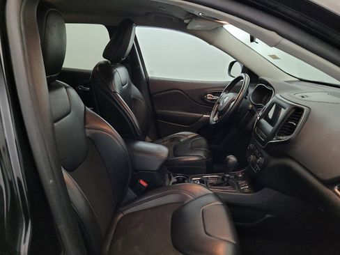 Used 2019 Jeep Cherokee Latitude Plus w/ Cold Weather Group AWD/4WD image 21