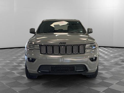 Used 2022 Jeep Grand Cherokee Laredo X AWD/4WD image 3