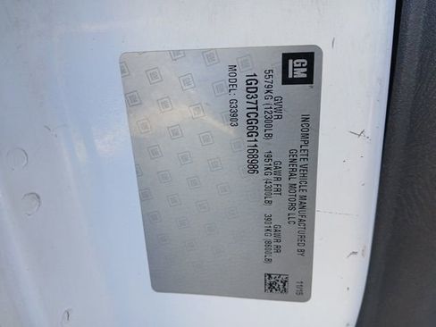 Used 2016 GMC Savana 3500 Extended RWD image 23
