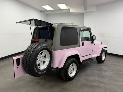 Used 2004 Jeep Wrangler Sahara w/ Dual Top Group AWD/4WD image 32