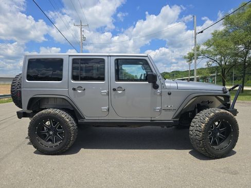 Used 2016 Jeep Wrangler Unlimited Rubicon AWD/4WD image 18