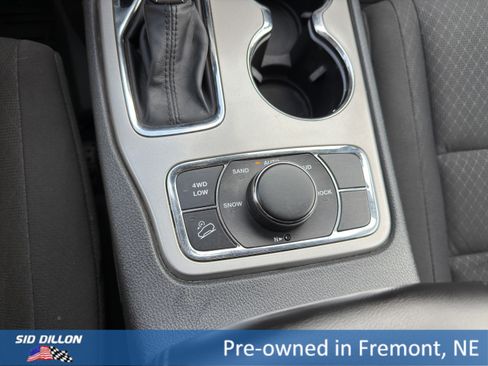 Used 2019 Jeep Grand Cherokee Laredo w/ Security & Convenience Group image 12