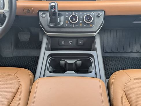 Used 2024 Land Rover Defender 110 SE AWD/4WD image 19