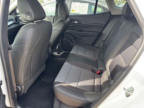 Used 2025 Chevrolet Trax LT image 24