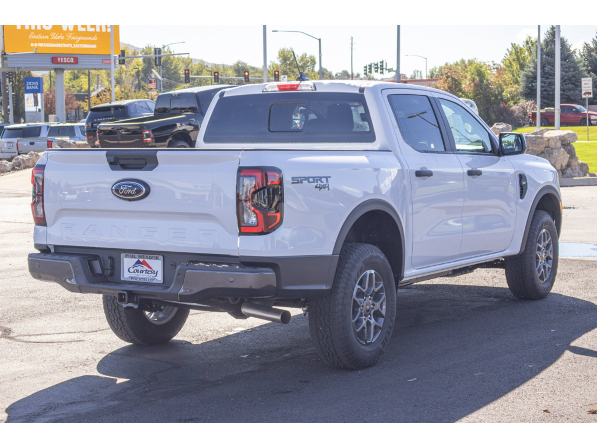 New 2026 Ford Ranger XLT w/ Equipment Group 301A High AWD/4WD image 3