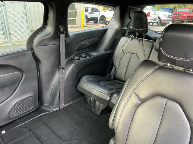 Used 2026 Chrysler Pacifica Select FWD image 10