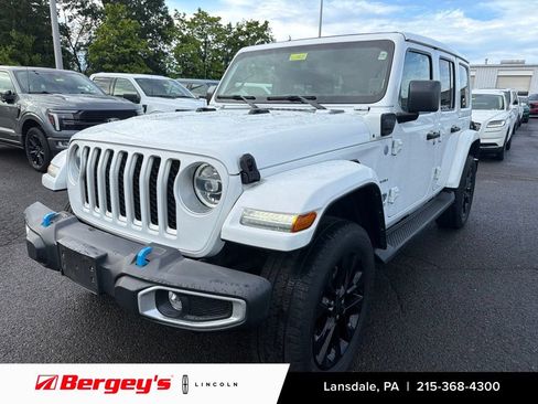 Used 2022 Jeep Wrangler Unlimited Sahara w/ Cold Weather Group AWD/4WD image 1