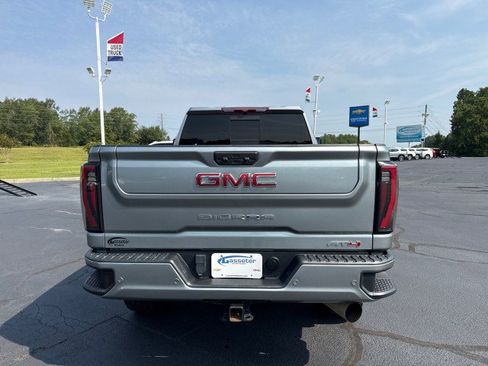 Used 2024 GMC Sierra 2500 AT4 w/ AT4 Preferred Package AWD/4WD image 4