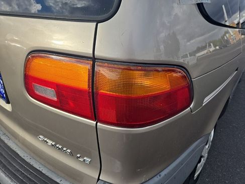 Used 2000 Toyota Sienna LE FWD image 32