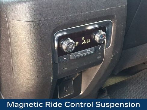 Used 2025 GMC Yukon XL Denali AWD/4WD image 19