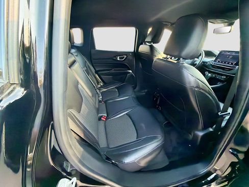 Used 2022 Jeep Compass Altitude w/ Convenience Group image 28