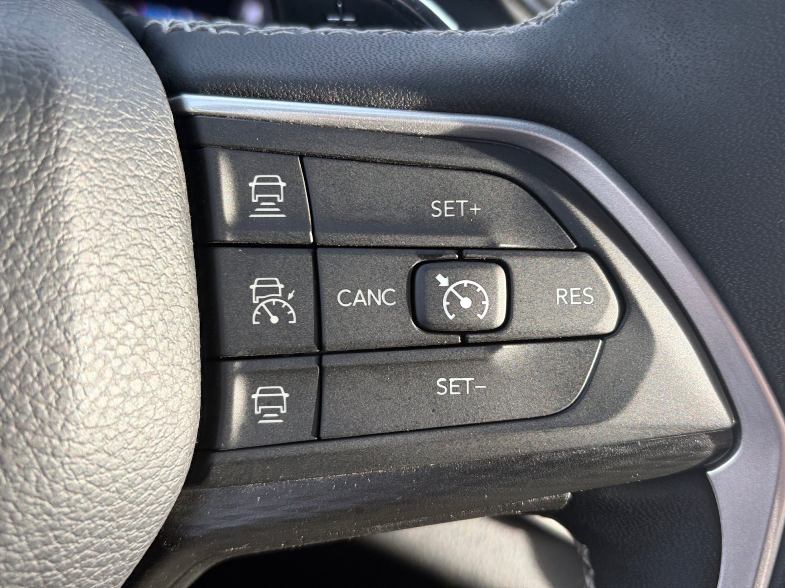 Used 2023 Jeep Grand Cherokee L Laredo AWD/4WD image 19